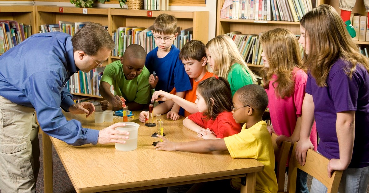 children learning with teacher